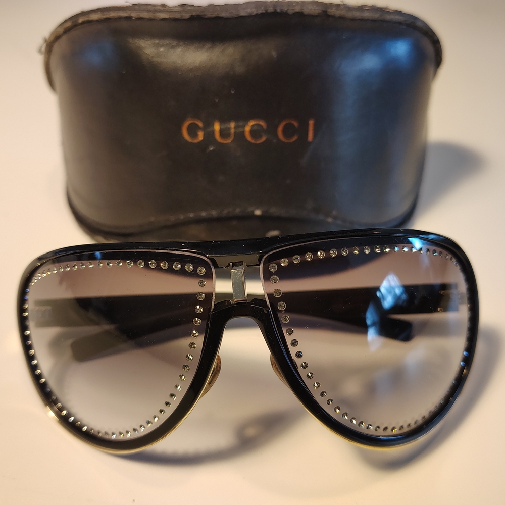 Vintage Gucci Crystal-Trim Aviator Sunglasses in Black and Gradient Gray
